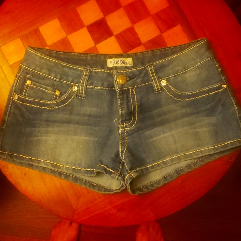 Women's  True Bliss shorts size 5.